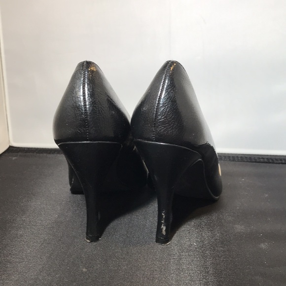 Black & white peep toe heels. Size 6 1/2. - Picture 3 of 6